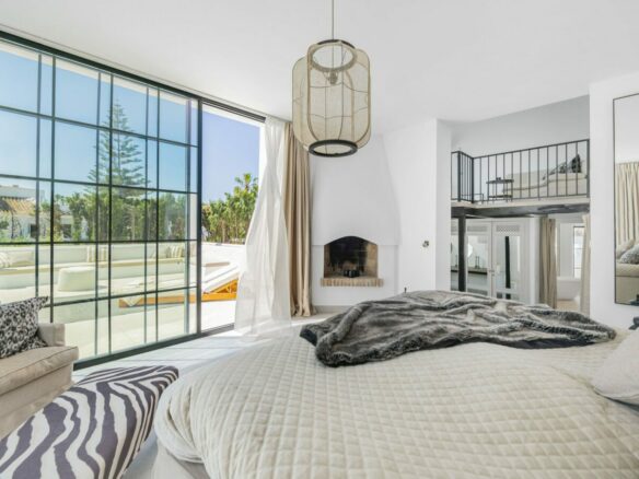 FOR RENT 🏡 8 Bedroom Beachside Villa with Rooftop Terrace – Cortijo Blanco, San Pedro, Marbella