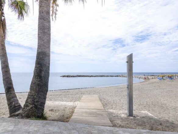 FOR SALE 🏡 Renovated Duplex Penthouse with Sea Views – Villa Marina, Puerto Banús, Marbella