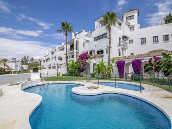 FOR SALE 🏡 Renovated Duplex Penthouse with Sea Views – Villa Marina, Puerto Banús, Marbella