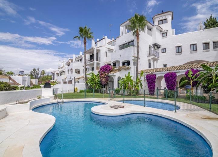FOR SALE 🏡 Renovated Duplex Penthouse with Sea Views – Villa Marina, Puerto Banús, Marbella