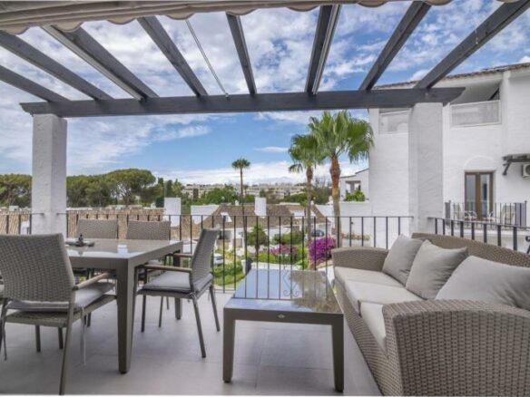 FOR SALE 🏡 Renovated Duplex Penthouse with Sea Views – Villa Marina, Puerto Banús, Marbella