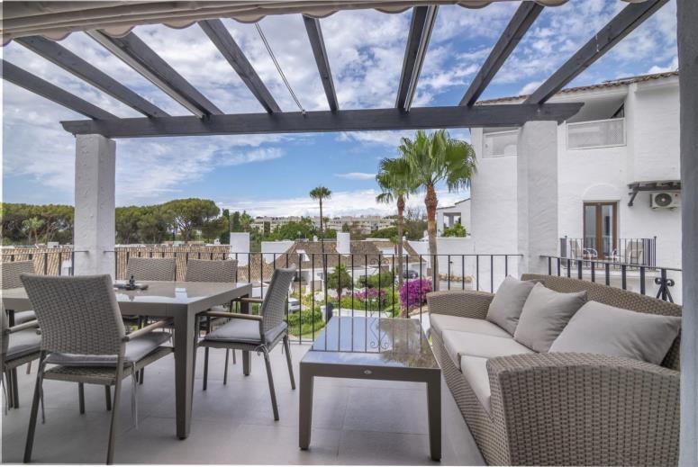 FOR SALE 🏡 Renovated Duplex Penthouse with Sea Views – Villa Marina, Puerto Banús, Marbella