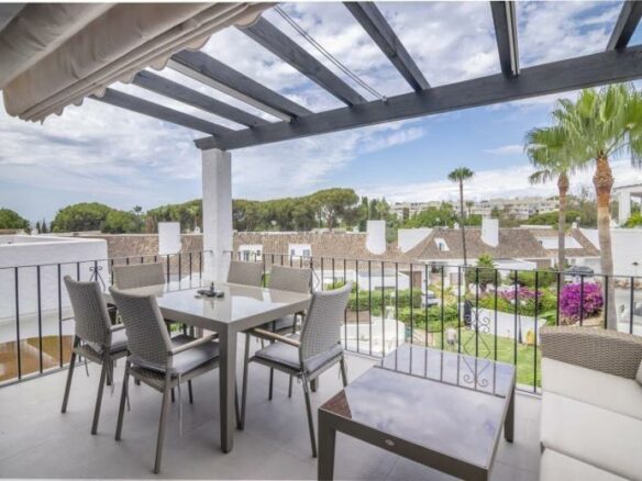 FOR SALE 🏡 Renovated Duplex Penthouse with Sea Views – Villa Marina, Puerto Banús, Marbella