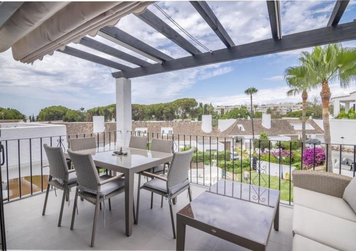 FOR SALE 🏡 Renovated Duplex Penthouse with Sea Views – Villa Marina, Puerto Banús, Marbella