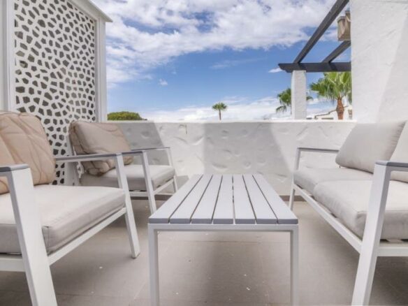 FOR SALE 🏡 Renovated Duplex Penthouse with Sea Views – Villa Marina, Puerto Banús, Marbella