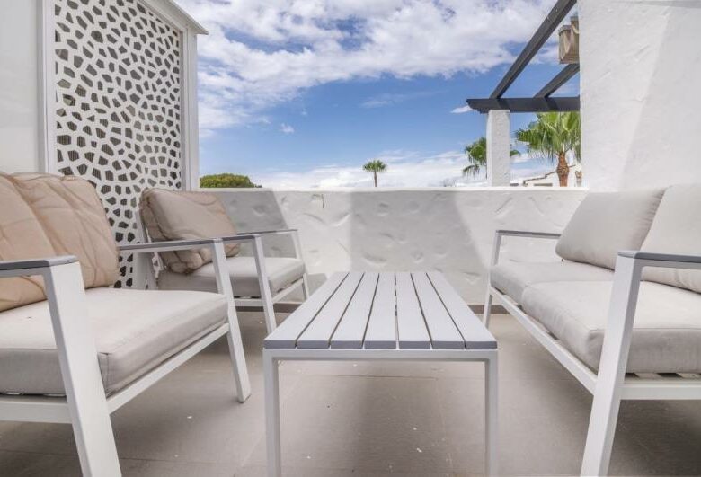 FOR SALE 🏡 Renovated Duplex Penthouse with Sea Views – Villa Marina, Puerto Banús, Marbella