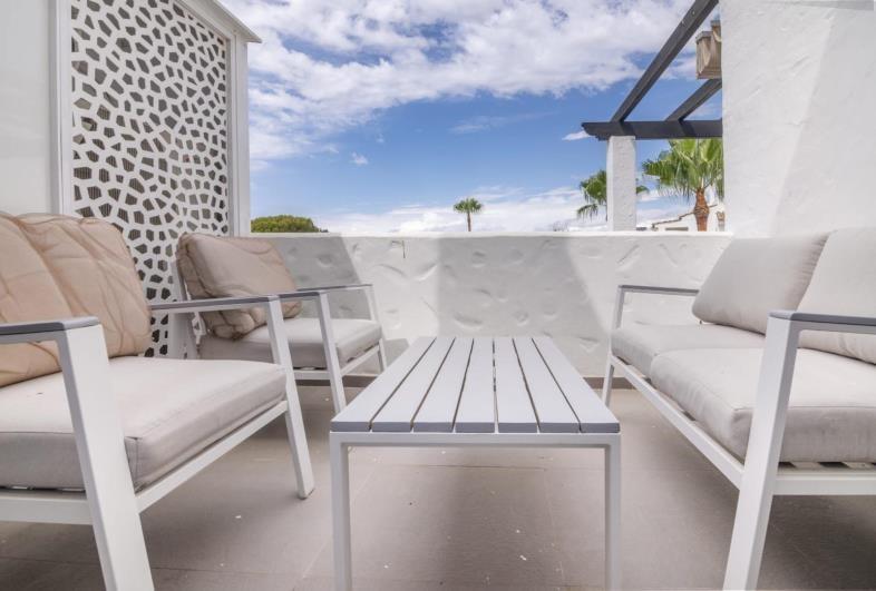 FOR SALE 🏡 Renovated Duplex Penthouse with Sea Views – Villa Marina, Puerto Banús, Marbella