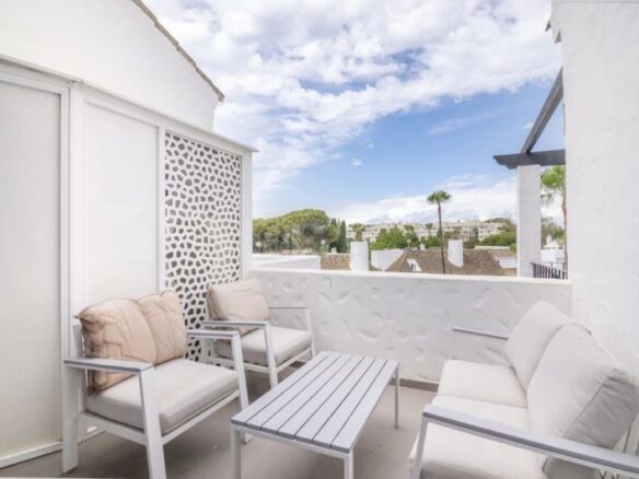 FOR SALE 🏡 Renovated Duplex Penthouse with Sea Views – Villa Marina, Puerto Banús, Marbella