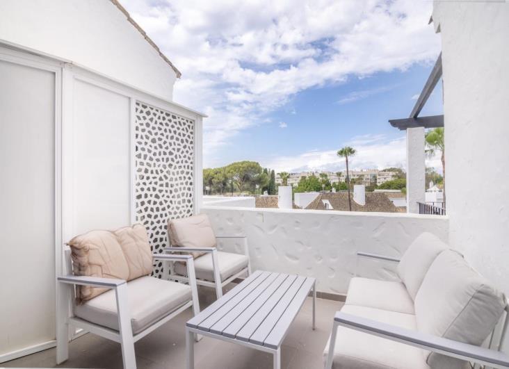FOR SALE 🏡 Renovated Duplex Penthouse with Sea Views – Villa Marina, Puerto Banús, Marbella