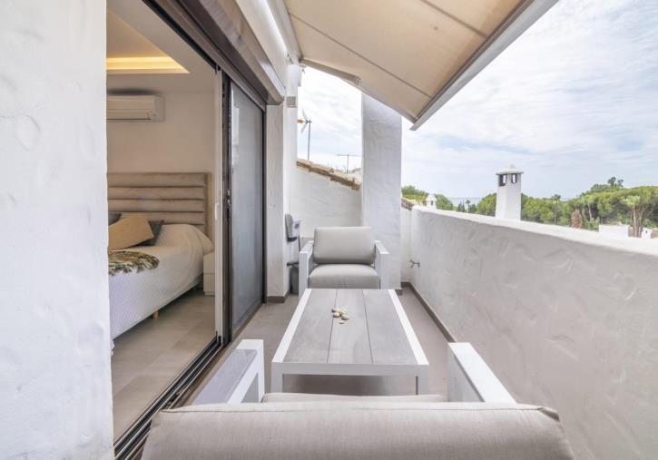 FOR SALE 🏡 Renovated Duplex Penthouse with Sea Views – Villa Marina, Puerto Banús, Marbella