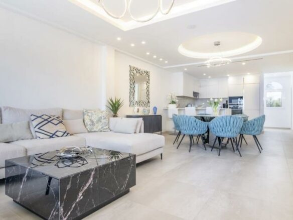 FOR SALE 🏡 Renovated Duplex Penthouse with Sea Views – Villa Marina, Puerto Banús, Marbella
