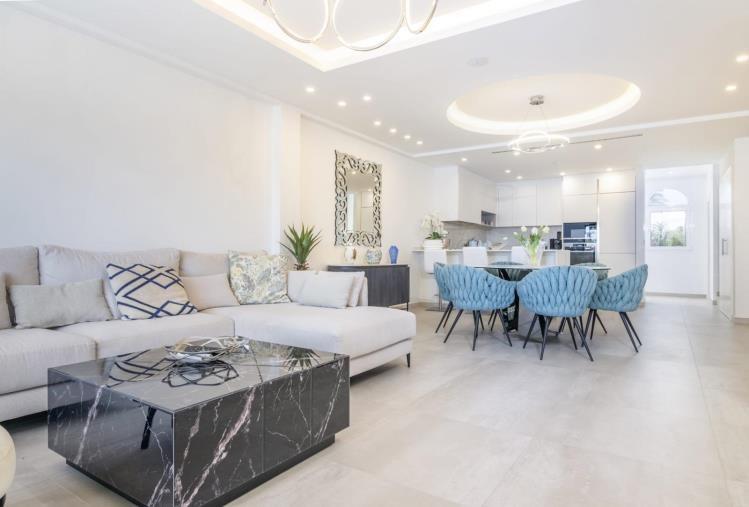 FOR SALE 🏡 Renovated Duplex Penthouse with Sea Views – Villa Marina, Puerto Banús, Marbella