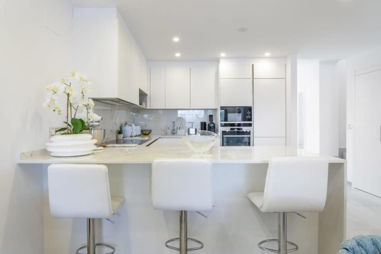 FOR SALE 🏡 Renovated Duplex Penthouse with Sea Views – Villa Marina, Puerto Banús, Marbella