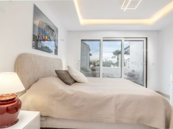 FOR SALE 🏡 Renovated Duplex Penthouse with Sea Views – Villa Marina, Puerto Banús, Marbella