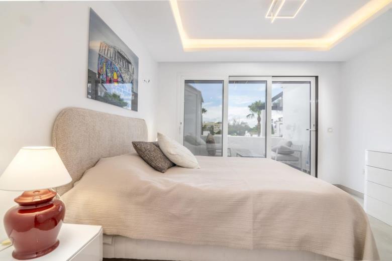 FOR SALE 🏡 Renovated Duplex Penthouse with Sea Views – Villa Marina, Puerto Banús, Marbella