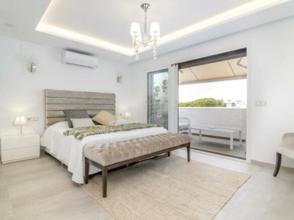 FOR SALE 🏡 Renovated Duplex Penthouse with Sea Views – Villa Marina, Puerto Banús, Marbella