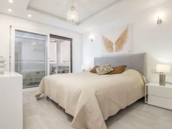 FOR SALE 🏡 Renovated Duplex Penthouse with Sea Views – Villa Marina, Puerto Banús, Marbella