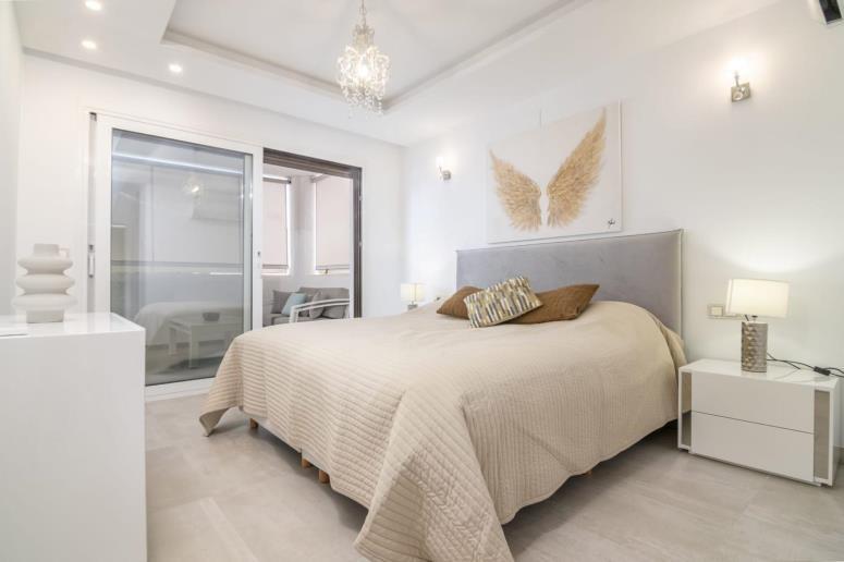 FOR SALE 🏡 Renovated Duplex Penthouse with Sea Views – Villa Marina, Puerto Banús, Marbella