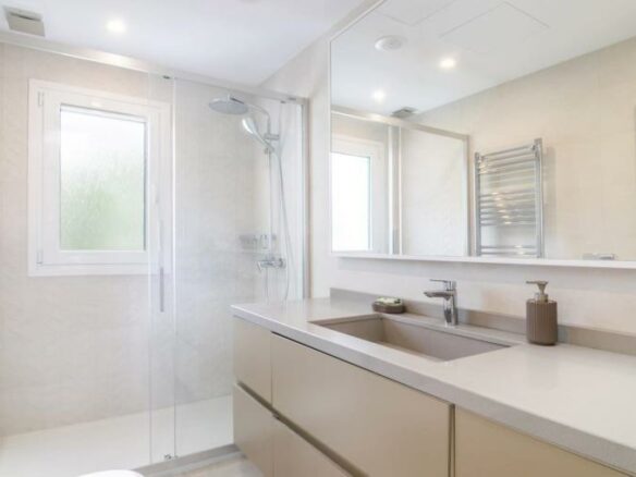 FOR SALE 🏡 Renovated Duplex Penthouse with Sea Views – Villa Marina, Puerto Banús, Marbella