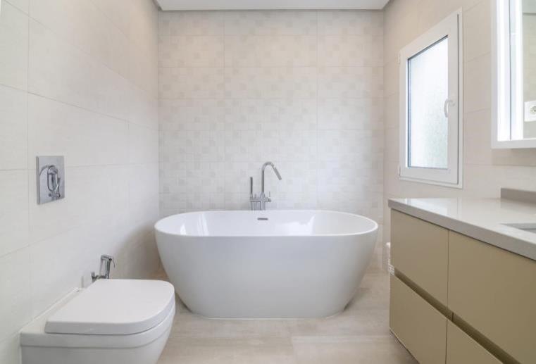 FOR SALE 🏡 Renovated Duplex Penthouse with Sea Views – Villa Marina, Puerto Banús, Marbella