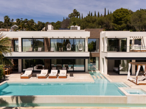 FOR RENT 🏡 Contemporary 7 Bedroom Villa with Heated Pool – La Cerquilla, Nueva Andalucía