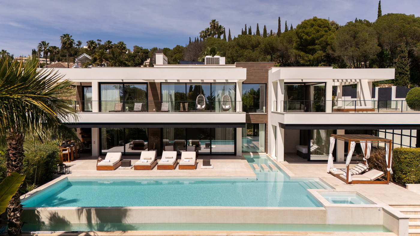 FOR RENT 🏡 Contemporary 7 Bedroom Villa with Heated Pool – La Cerquilla, Nueva Andalucía