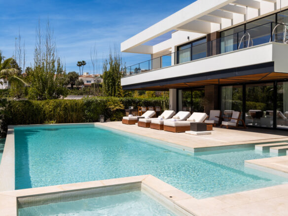 FOR RENT 🏡 Contemporary 7 Bedroom Villa with Heated Pool – La Cerquilla, Nueva Andalucía