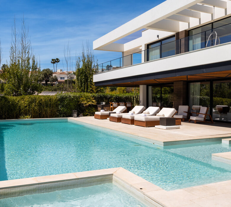 FOR RENT 🏡 Contemporary 7 Bedroom Villa with Heated Pool – La Cerquilla, Nueva Andalucía