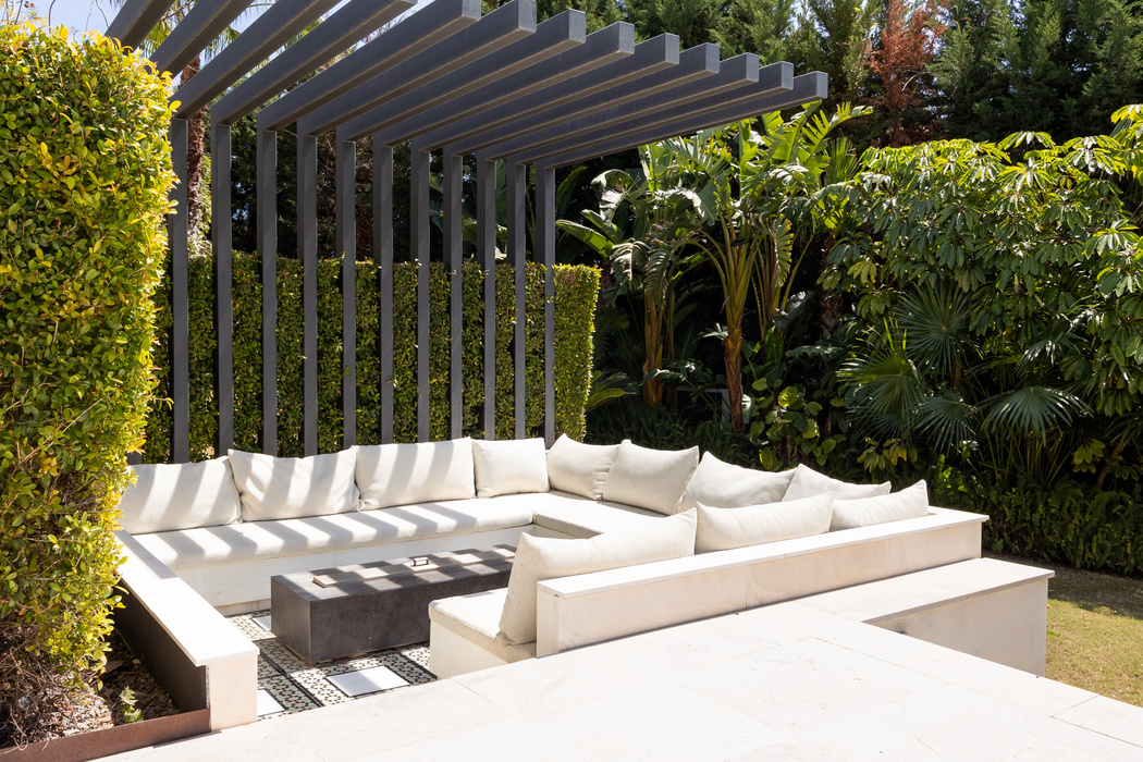 FOR RENT 🏡 Contemporary 7 Bedroom Villa with Heated Pool – La Cerquilla, Nueva Andalucía