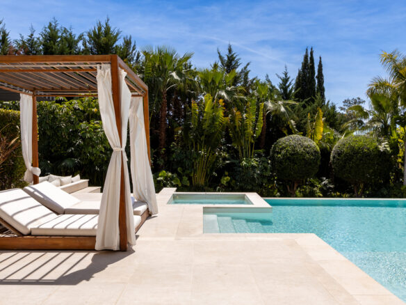 FOR RENT 🏡 Contemporary 7 Bedroom Villa with Heated Pool – La Cerquilla, Nueva Andalucía