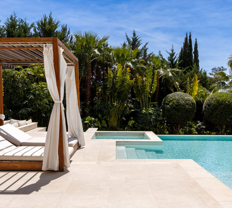 FOR RENT 🏡 Contemporary 7 Bedroom Villa with Heated Pool – La Cerquilla, Nueva Andalucía