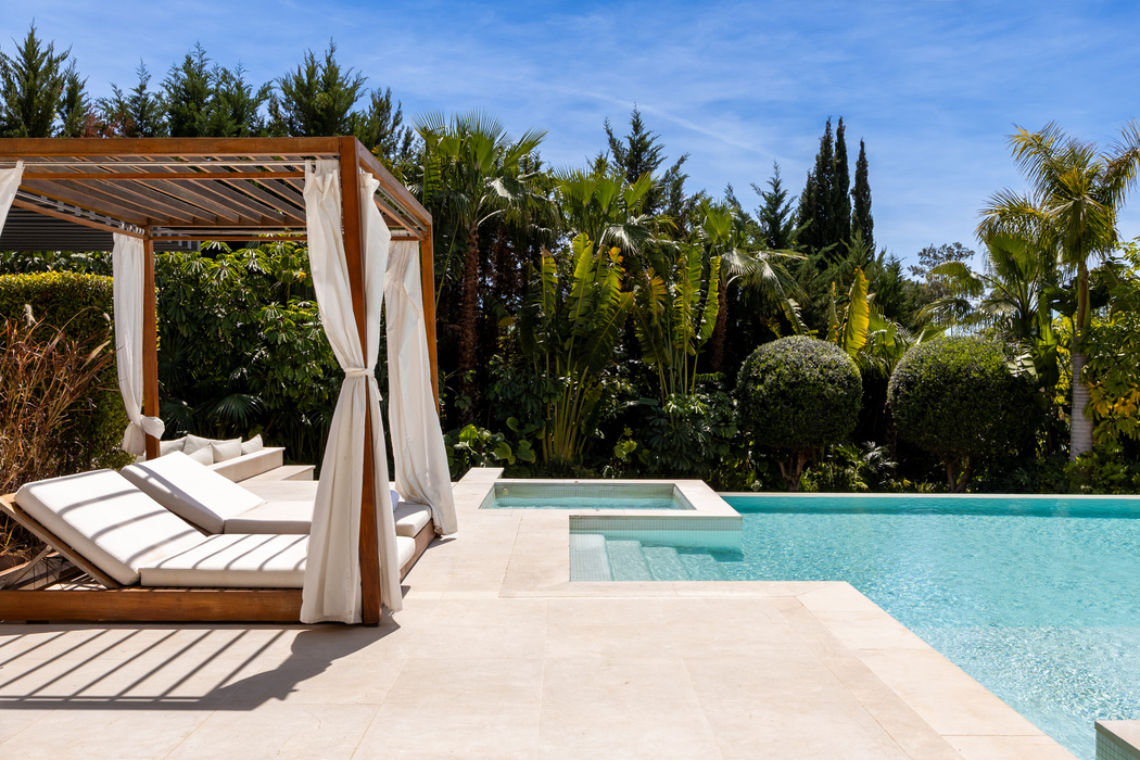 FOR RENT 🏡 Contemporary 7 Bedroom Villa with Heated Pool – La Cerquilla, Nueva Andalucía