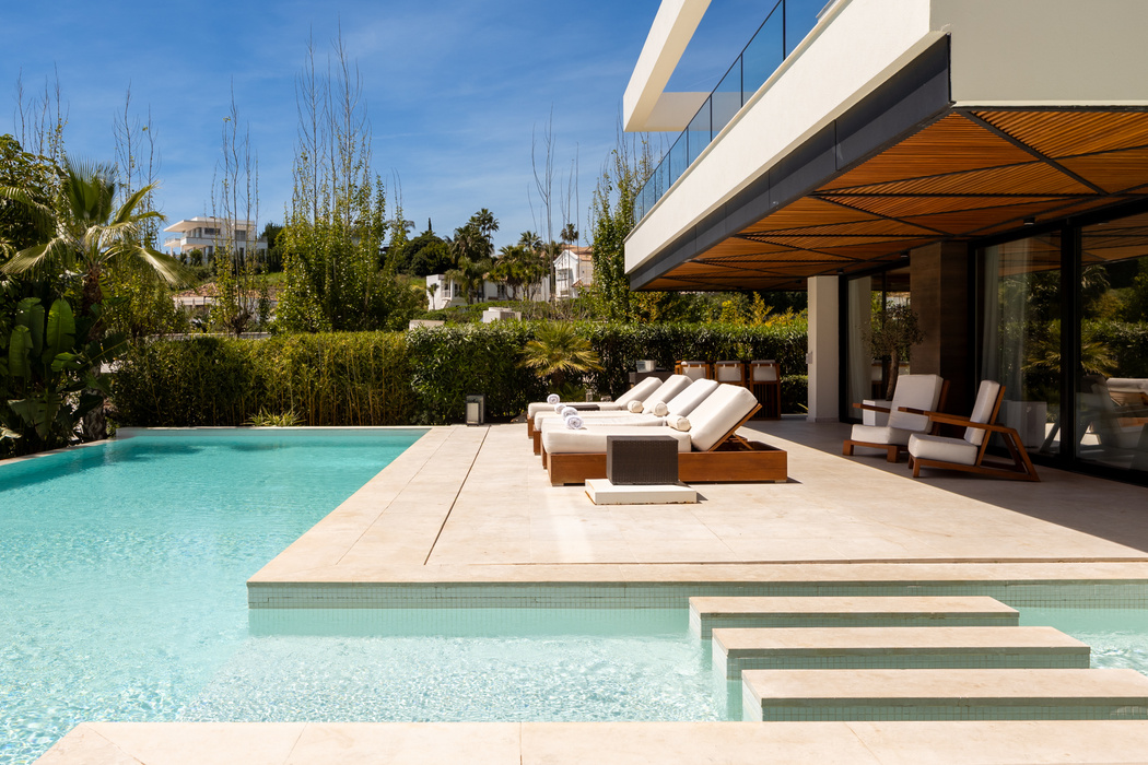 FOR RENT 🏡 Contemporary 7 Bedroom Villa with Heated Pool – La Cerquilla, Nueva Andalucía