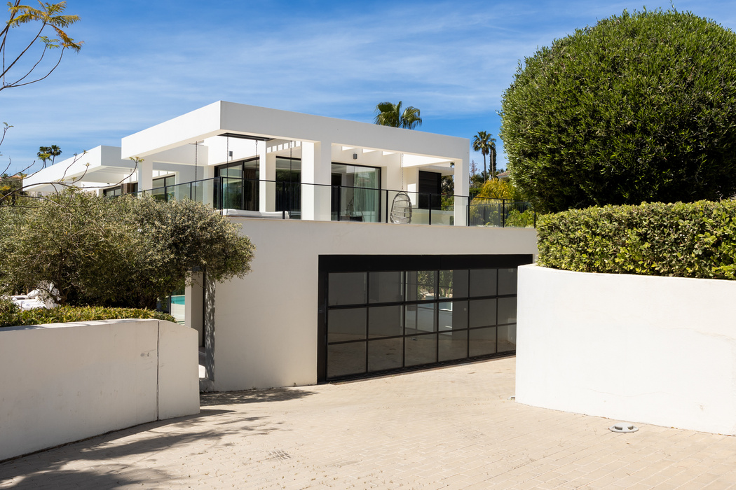 FOR RENT 🏡 Contemporary 7 Bedroom Villa with Heated Pool – La Cerquilla, Nueva Andalucía