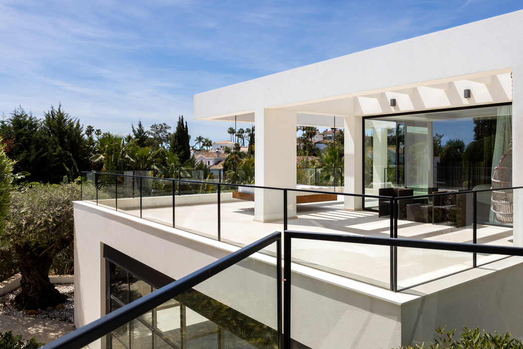 FOR RENT 🏡 Contemporary 7 Bedroom Villa with Heated Pool – La Cerquilla, Nueva Andalucía