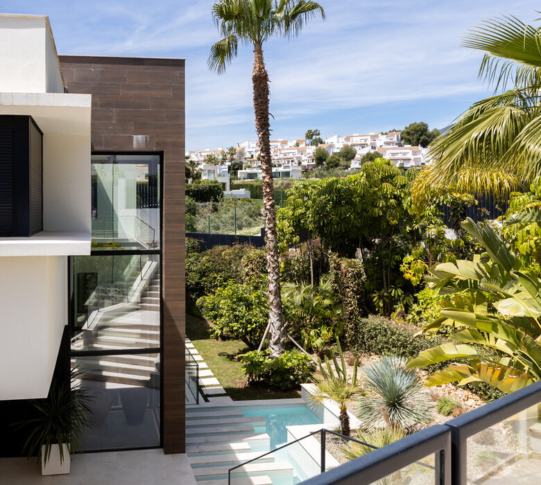 FOR RENT 🏡 Contemporary 7 Bedroom Villa with Heated Pool – La Cerquilla, Nueva Andalucía