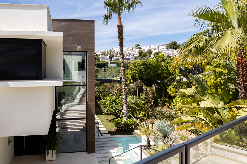 FOR RENT 🏡 Contemporary 7 Bedroom Villa with Heated Pool – La Cerquilla, Nueva Andalucía