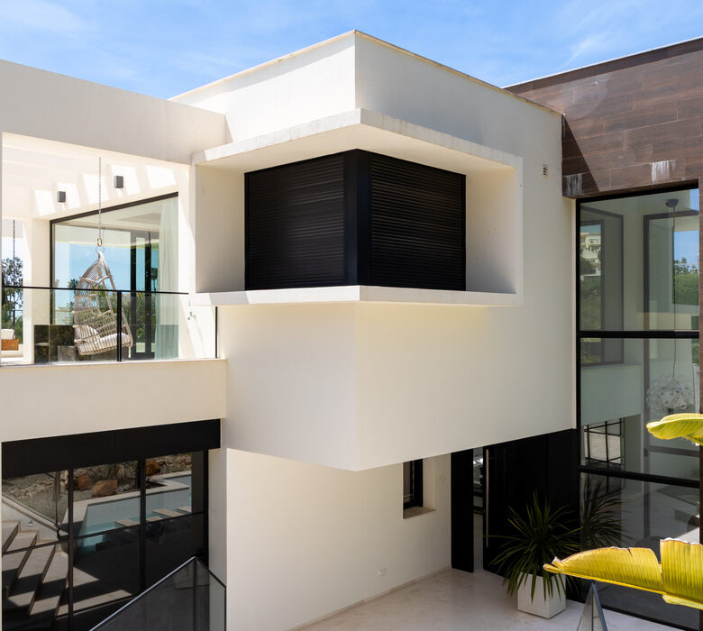 FOR RENT 🏡 Contemporary 7 Bedroom Villa with Heated Pool – La Cerquilla, Nueva Andalucía