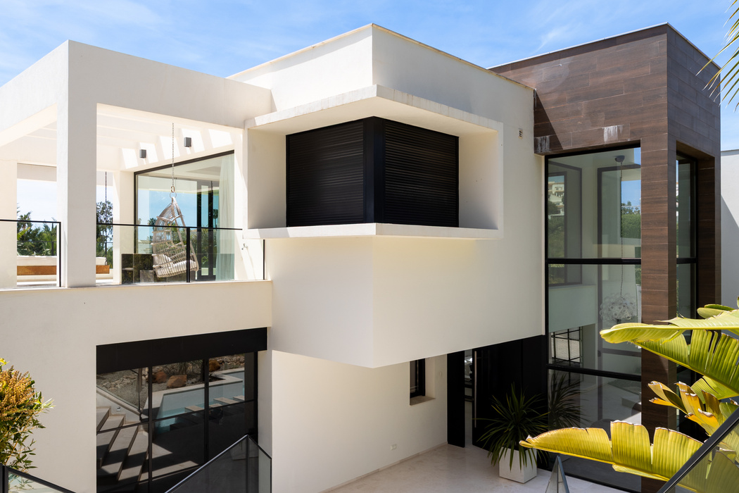 FOR RENT 🏡 Contemporary 7 Bedroom Villa with Heated Pool – La Cerquilla, Nueva Andalucía