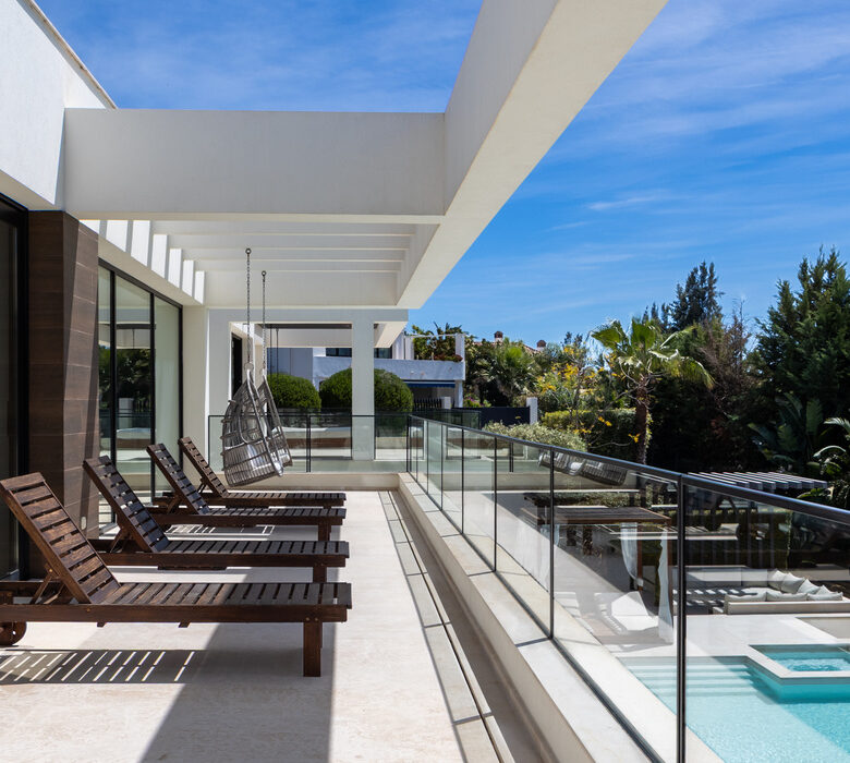 FOR RENT 🏡 Contemporary 7 Bedroom Villa with Heated Pool – La Cerquilla, Nueva Andalucía