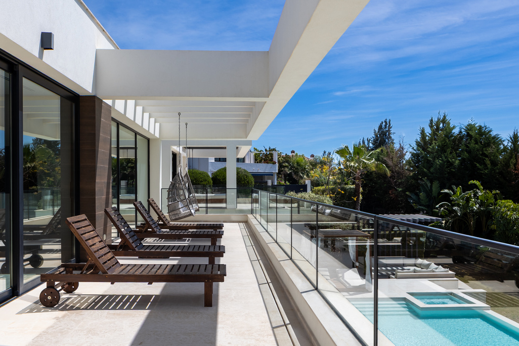 FOR RENT 🏡 Contemporary 7 Bedroom Villa with Heated Pool – La Cerquilla, Nueva Andalucía