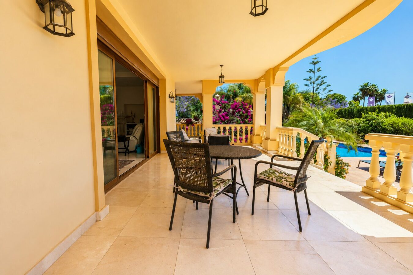 FOR SALE 🏡 South Facing Villa with Renovation Potential – La Quinta, Benahavís
