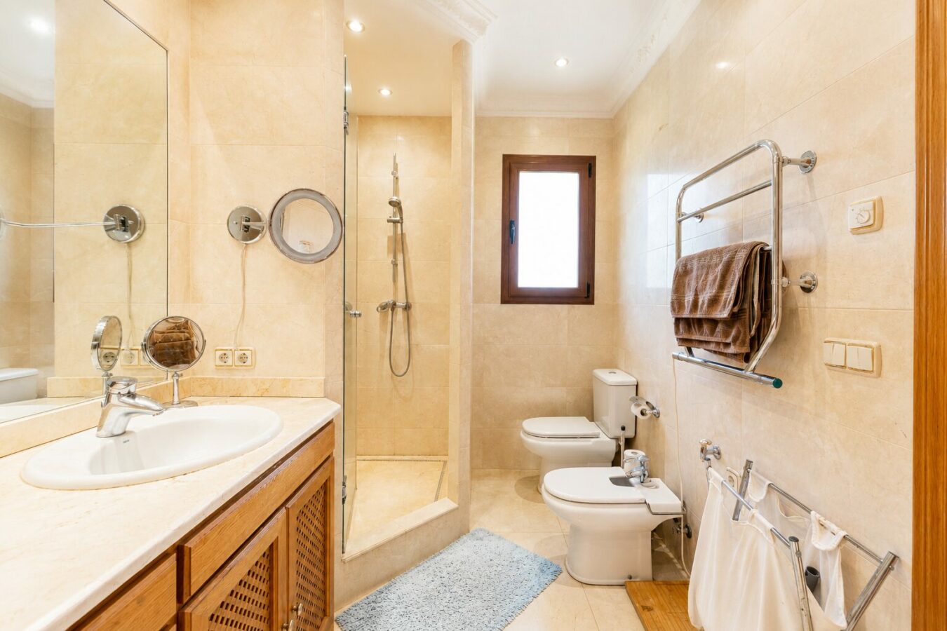 FOR SALE 🏡 South Facing Villa with Renovation Potential – La Quinta, Benahavís