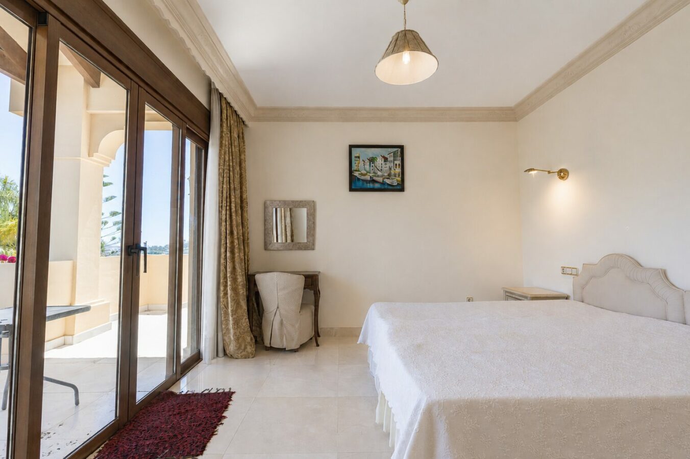 FOR SALE 🏡 South Facing Villa with Renovation Potential – La Quinta, Benahavís