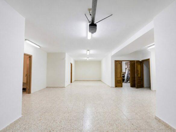 FOR SALE 🏡 South Facing Villa with Renovation Potential – La Quinta, Benahavís
