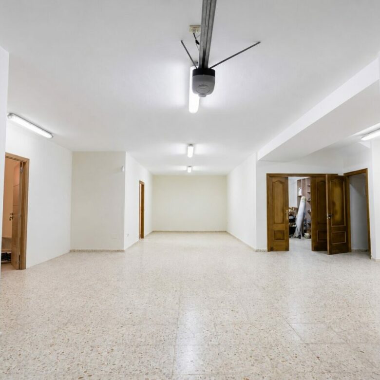FOR SALE 🏡 South Facing Villa with Renovation Potential – La Quinta, Benahavís