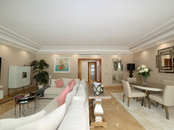 FOR SALE 🏡 Ground Floor Two-Bedroom Apartment with Oversized Terrace – Embrujo de Banús, Puerto Banús 🇪🇸
