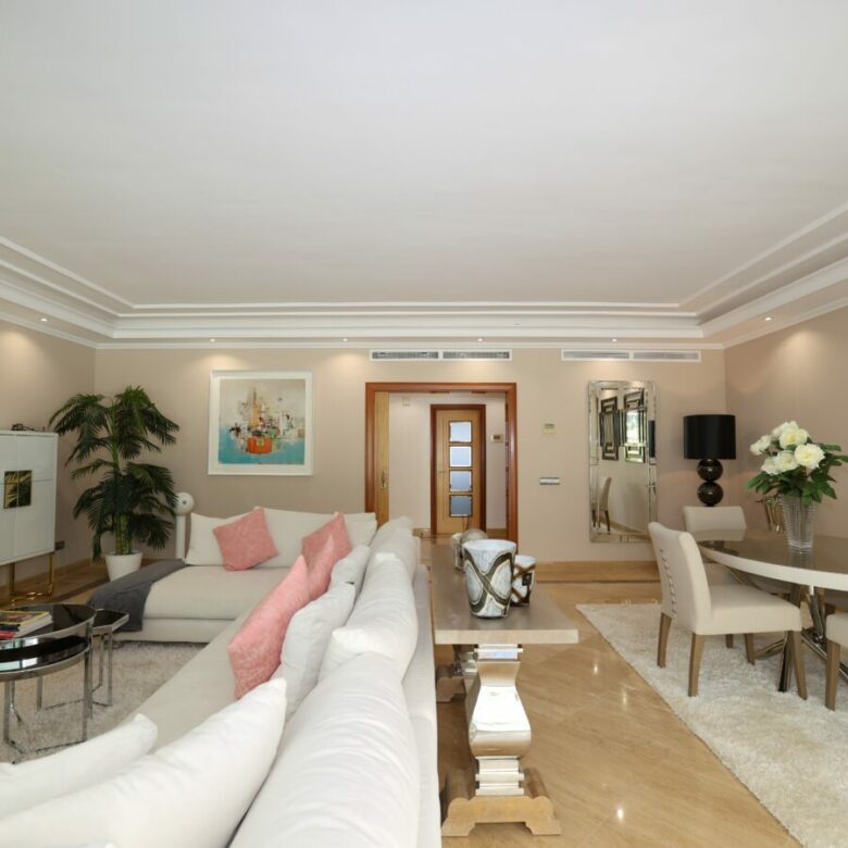 FOR SALE 🏡 Ground Floor Two-Bedroom Apartment with Oversized Terrace – Embrujo de Banús, Puerto Banús 🇪🇸