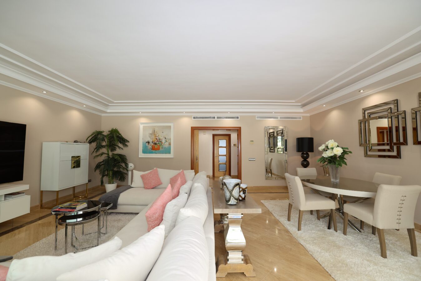 FOR SALE 🏡 Ground Floor Two-Bedroom Apartment with Oversized Terrace – Embrujo de Banús, Puerto Banús 🇪🇸