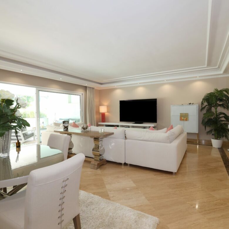 FOR SALE 🏡 Ground Floor Two-Bedroom Apartment with Oversized Terrace – Embrujo de Banús, Puerto Banús 🇪🇸